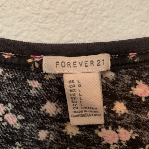 FOREVER 21 | Crop Floral Tee | YL (Worn as XS/S) - Picture 2 of 3